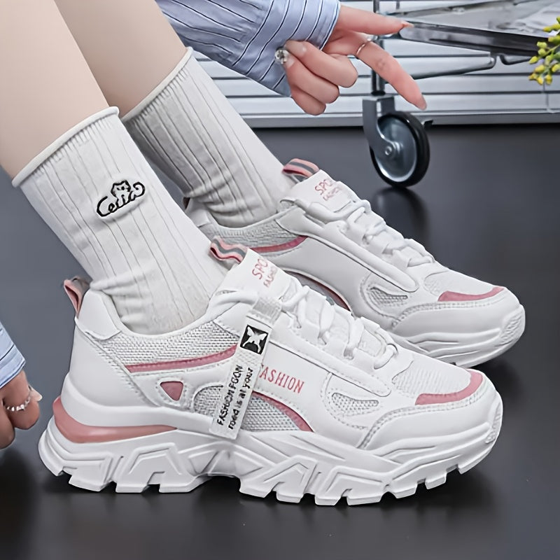 Baskets Femme Blanche - Style Bas Lacets avec Dessus en Mesh, Semelle Intérieure en Tissu Respirant et Semelle Extérieure en PVC Durable pour Tenue Décontractée et Sportive, Chaussures Décontractées | Baskets Tendances | Baskets avec Dessus en Mesh