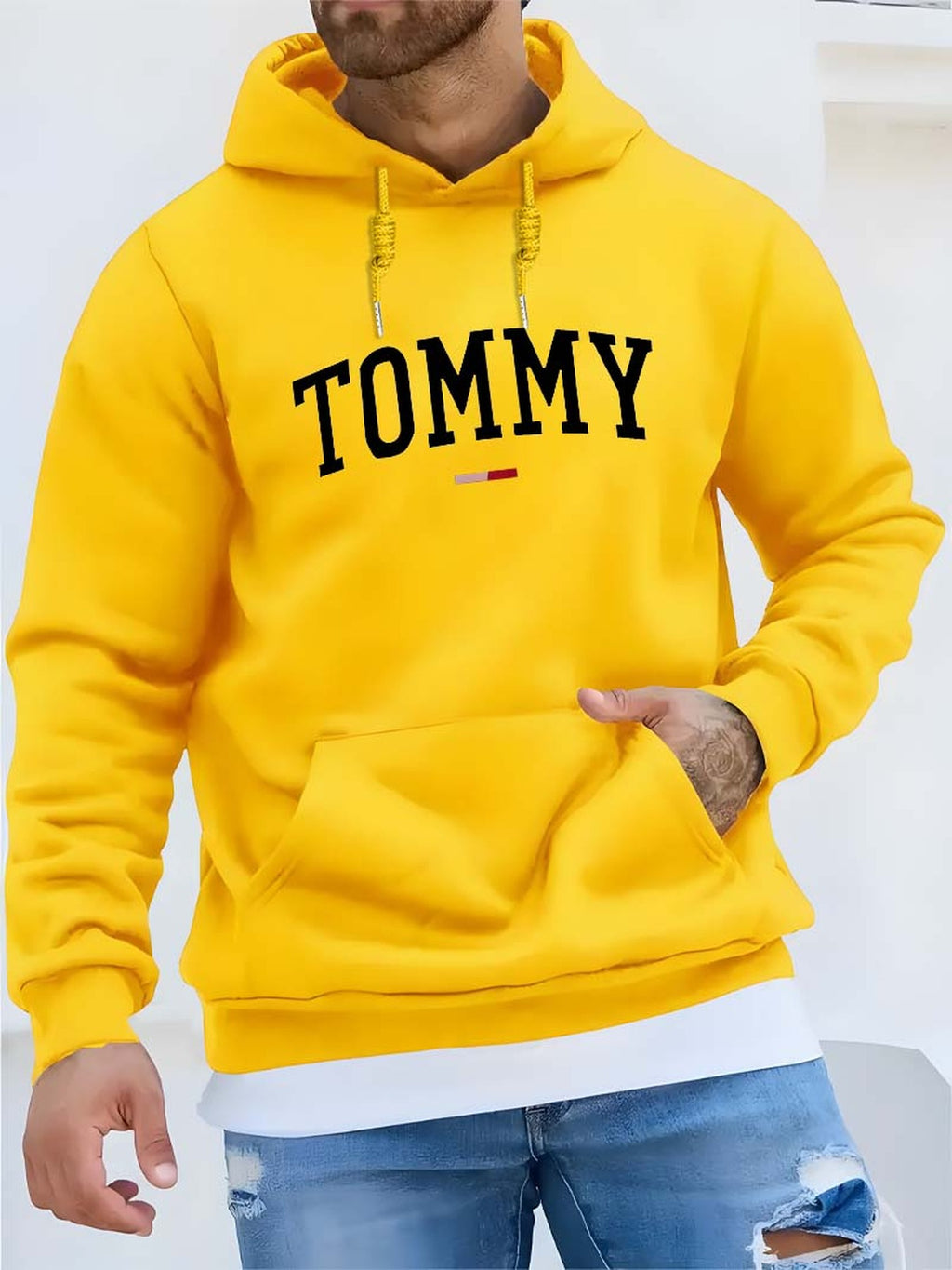 Sweat à capuche Tommy pour hommes - Pull oversize ample avec poche avant, lettrage audacieux en jaune vif et noir intense, lavable machine, tenue décontractée & sportive confort toute saison, design emblématique du logo (style inspiré de Tommy)