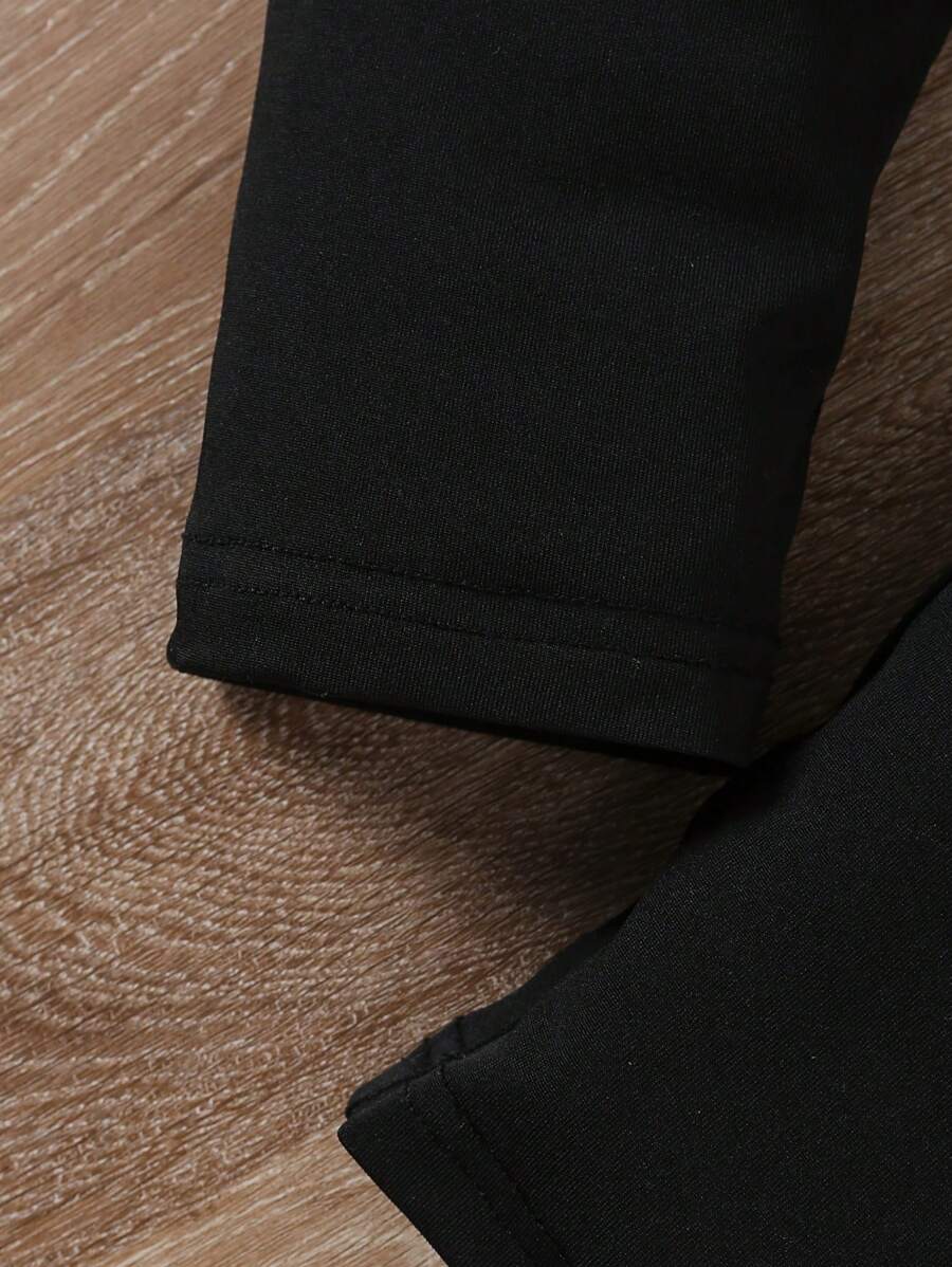 Ensemble de deux pièces pour jeune fille pour le printemps et l'automne, avec haut ceinturé et leggings, avec un sens de la conception et de la qualité