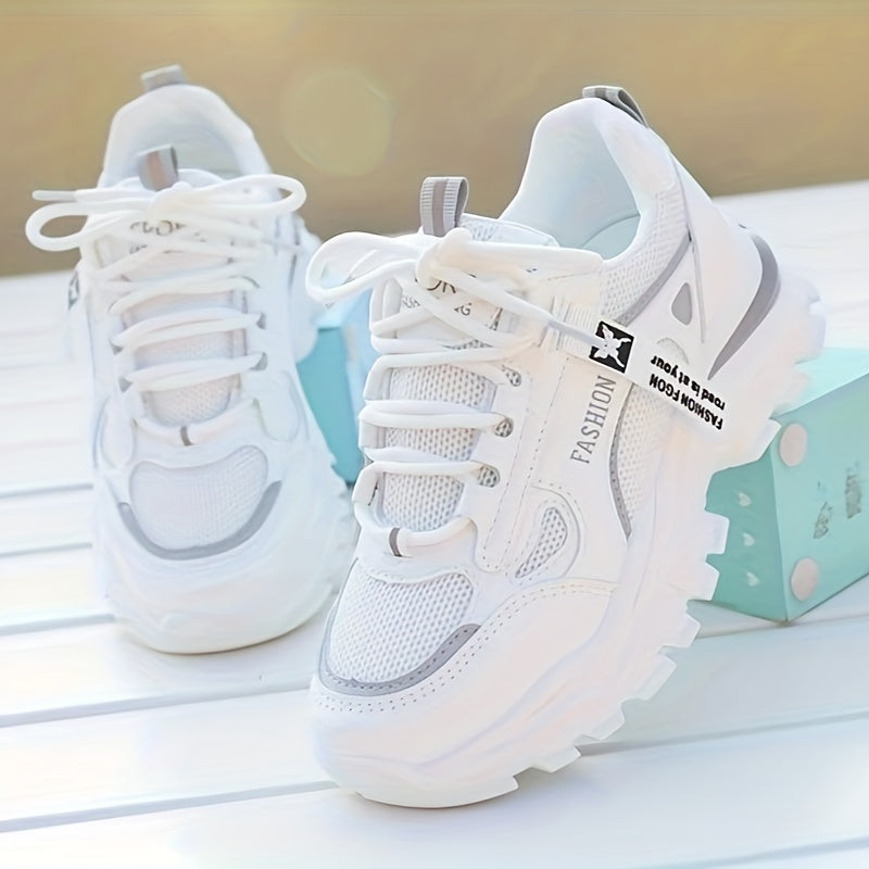 Baskets Femme Blanche - Style Bas Lacets avec Dessus en Mesh, Semelle Intérieure en Tissu Respirant et Semelle Extérieure en PVC Durable pour Tenue Décontractée et Sportive, Chaussures Décontractées | Baskets Tendances | Baskets avec Dessus en Mesh