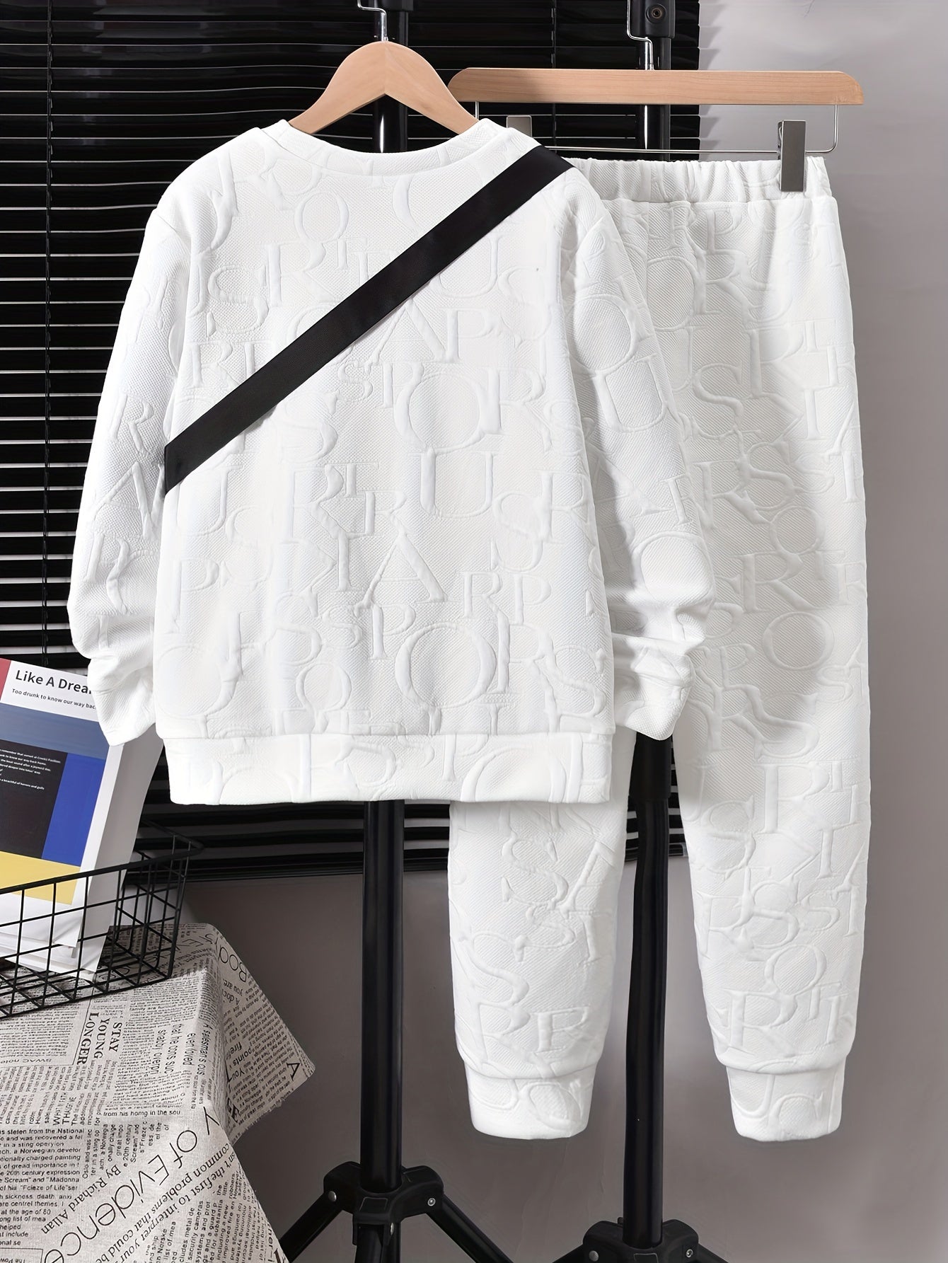 Ensemble 3 pièces pour garçon - Sweat à capuche à col ras avec lettres en relief + pantalon long + sac bandoulière, tenue décontractée et polyvalente pour automne et hiver - Blanc