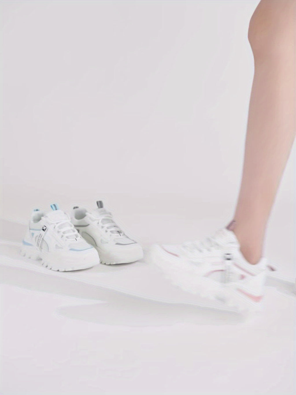 Baskets Femme Blanche - Style Bas Lacets avec Dessus en Mesh, Semelle Intérieure en Tissu Respirant et Semelle Extérieure en PVC Durable pour Tenue Décontractée et Sportive, Chaussures Décontractées | Baskets Tendances | Baskets avec Dessus en Mesh