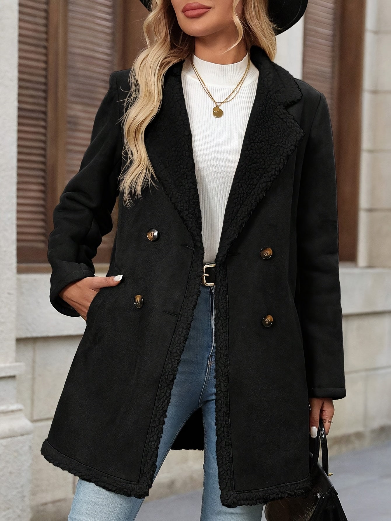 Manteau Long Élégant Double Boutonnage pour Femme - Chaleur Hivernale, Contraste Marron & Blanc, Devant Boutonné, Poches à Rabat, Style Décontracté, Vêtement Toutes Saisons, Vêtement d'Hiver Décontracté | Design Couleur Contrastée | Manteau Boutonné