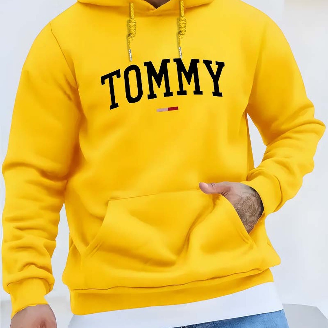 Sweat à capuche Tommy pour hommes - Pull oversize ample avec poche avant, lettrage audacieux en jaune vif et noir intense, lavable machine, tenue décontractée & sportive confort toute saison, design emblématique du logo (style inspiré de Tommy)