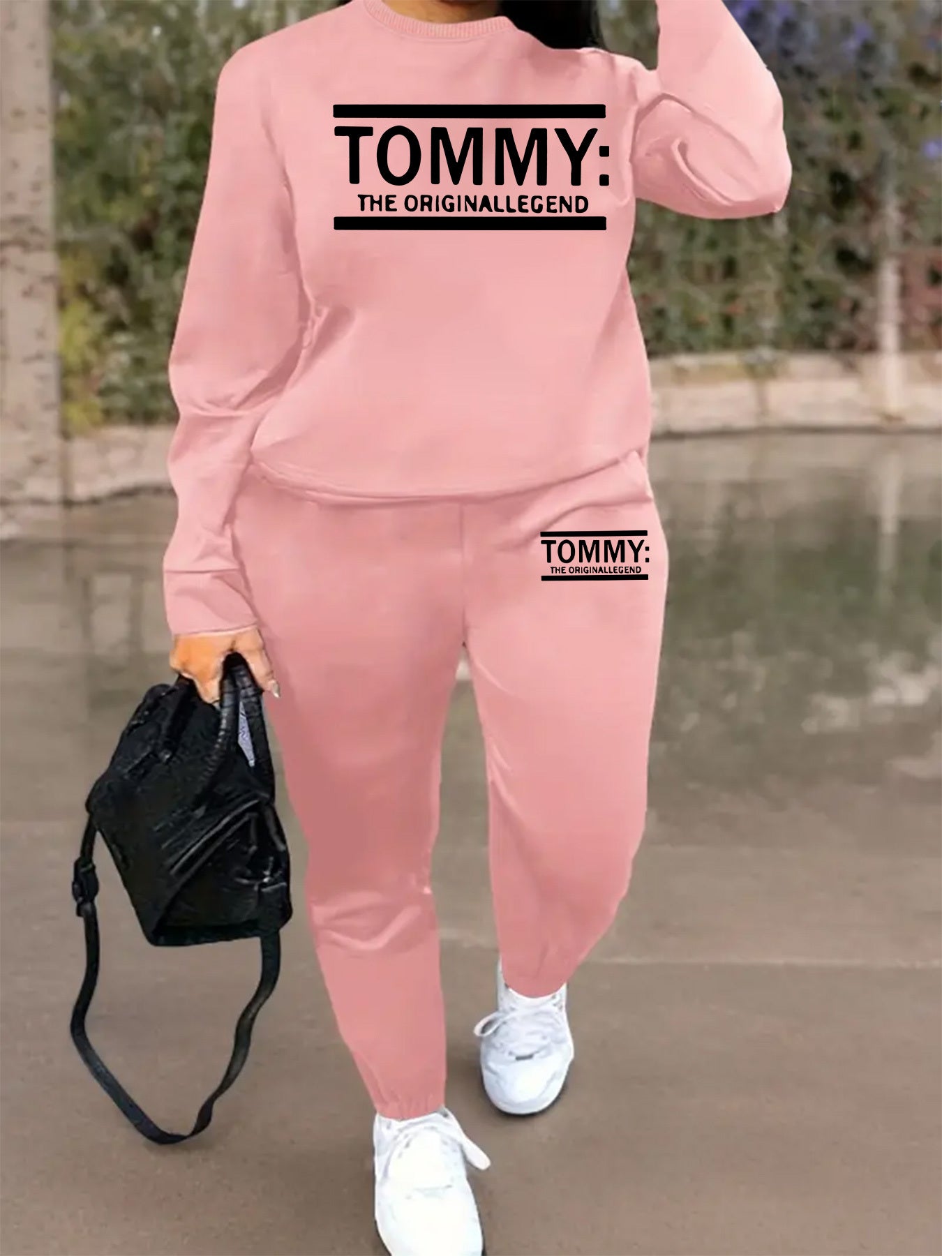 Ensemble décontracté deux pièces pour femmes avec imprimé "Tommy" - Sweat-shirt à manches longues et col rond, jogging, rose, confort toutes saisons, coupe standard, 16-50 ans, vêtements décontractés | Imprimé joyeux | Coupe confortable, ensemble de pulls