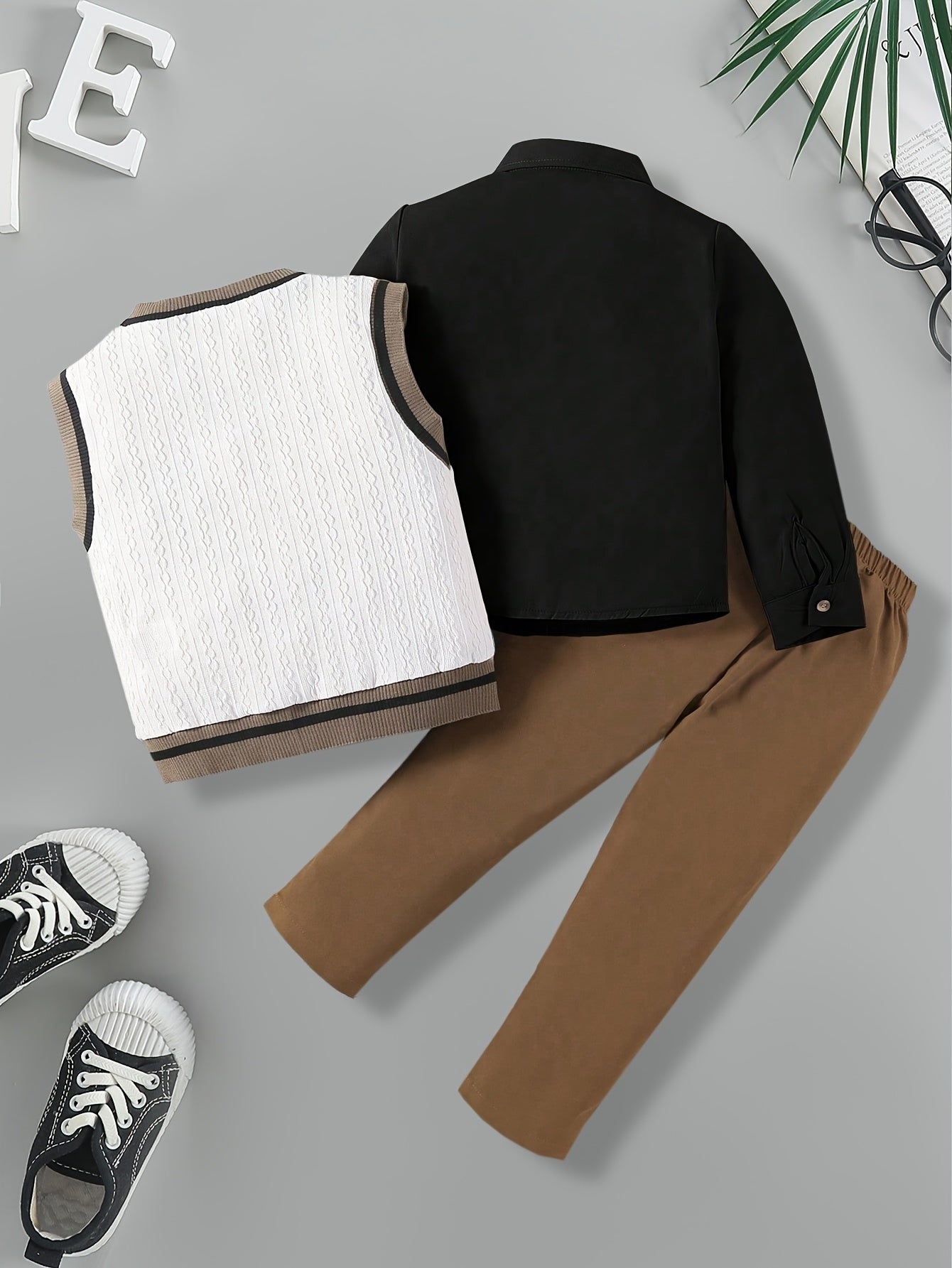 Ensemble trois pièces pour garçons : Haut col en V + Blouson manches longues uni + Pantalon slim fit décontracté, idéal pour l'extérieur