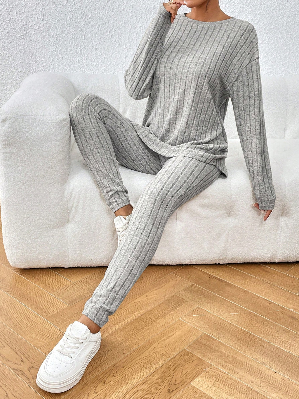 Ensemble deux pièces côtelé français pour femmes : T-shirt + Leggings texturés, Tenue décontractée haut de gamme, Nouvelle collection automne/hiver, Vêtements décontractés, Style décontracté, |Texture côtelée| Leggings texturés, Ensemble deux pièces franç