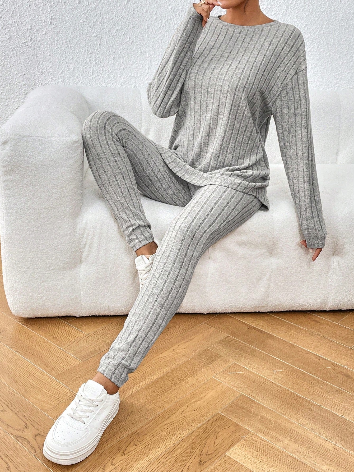 Ensemble deux pièces côtelé français pour femmes : T-shirt + Leggings texturés, Tenue décontractée haut de gamme, Nouvelle collection automne/hiver, Vêtements décontractés, Style décontracté, |Texture côtelée| Leggings texturés, Ensemble deux pièces franç