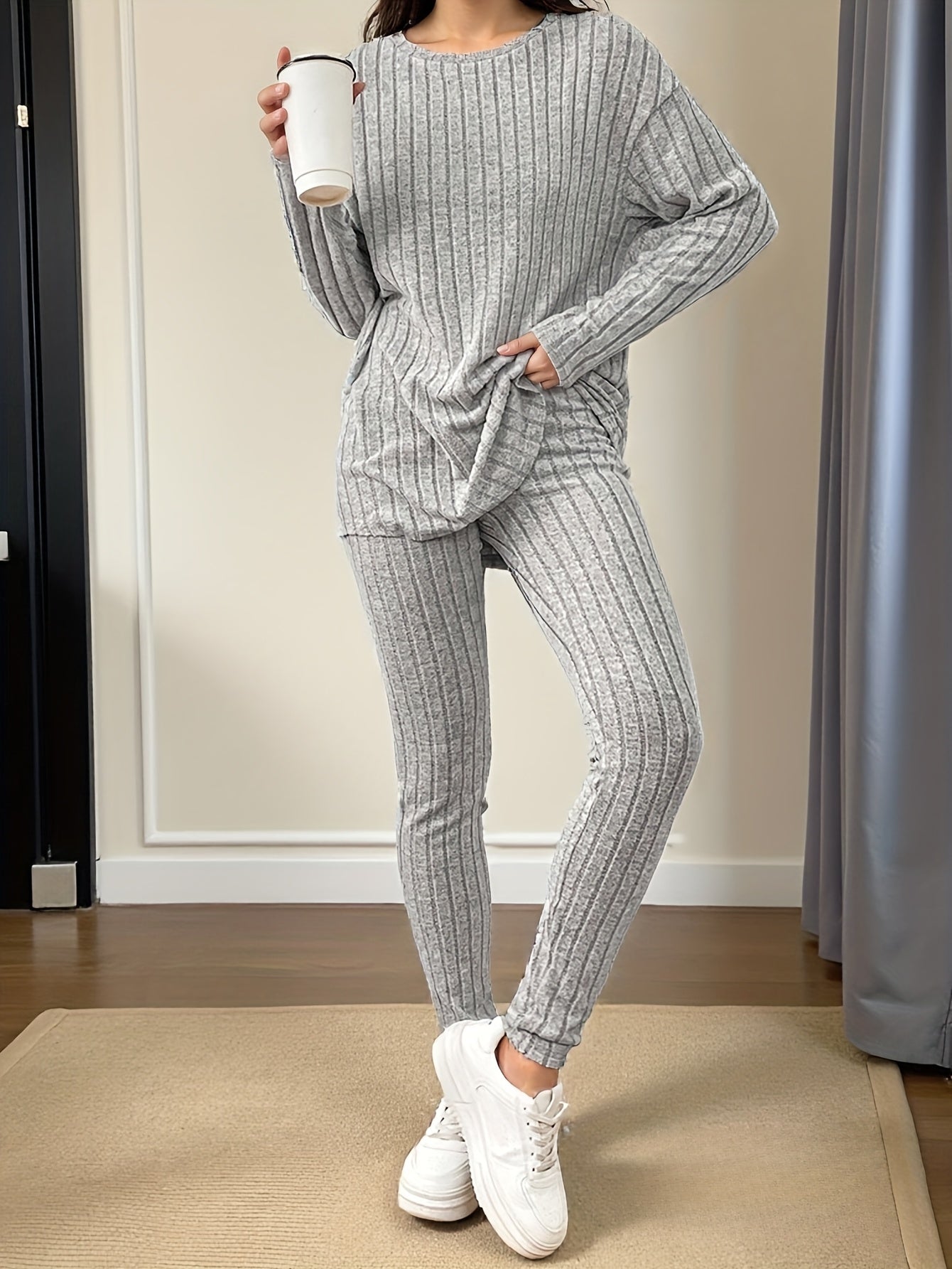 Ensemble deux pièces côtelé français pour femmes : T-shirt + Leggings texturés, Tenue décontractée haut de gamme, Nouvelle collection automne/hiver, Vêtements décontractés, Style décontracté, |Texture côtelée| Leggings texturés, Ensemble deux pièces franç