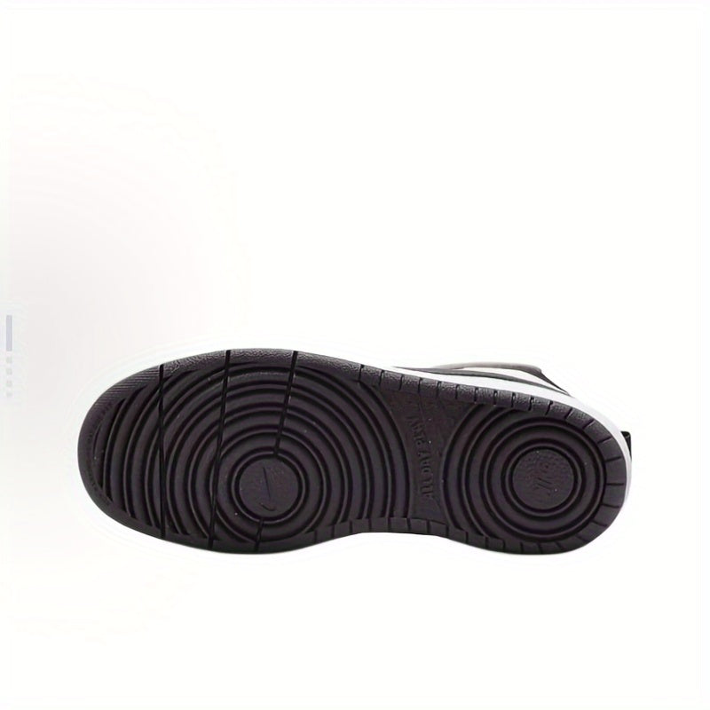 Chaussures de skate Nike Court Borough 2 Mid-Top - Cuir synthétique noir et blanc, semelle en caoutchouc antidérapante, doublure en tissu respirant, design à lacets pour une tenue décontractée et de skate toutes saisons, chaussures de skate, look sportif