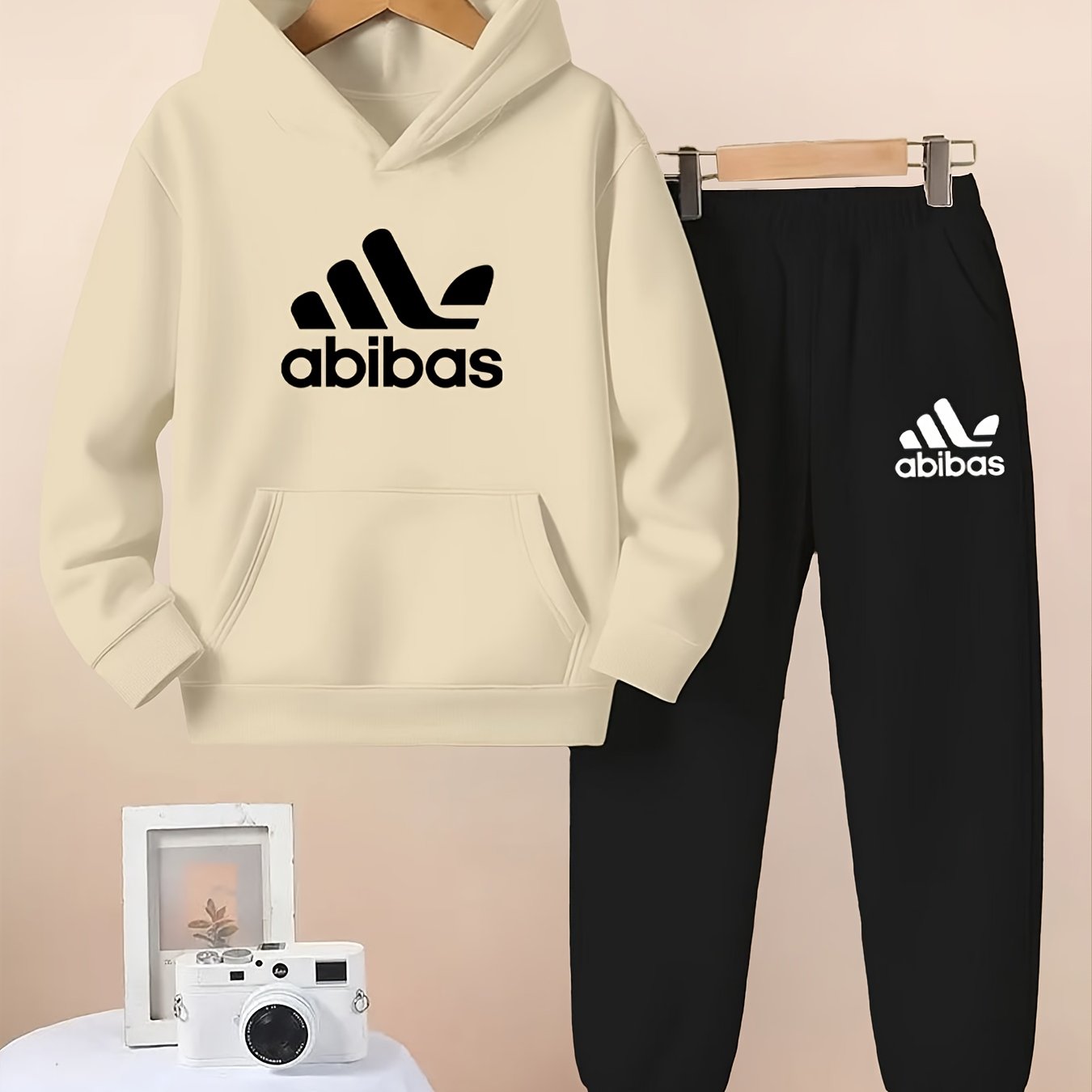 Ensemble de hoodie et de pantalon bleu marine pour garçons - Imprimé Adidas tendance, vêtements décontractés durables avec taille élastique et manches, confort toutes saisons, parfait pour les activités de plein air, vêtements toutes saisons | Tenue tenda