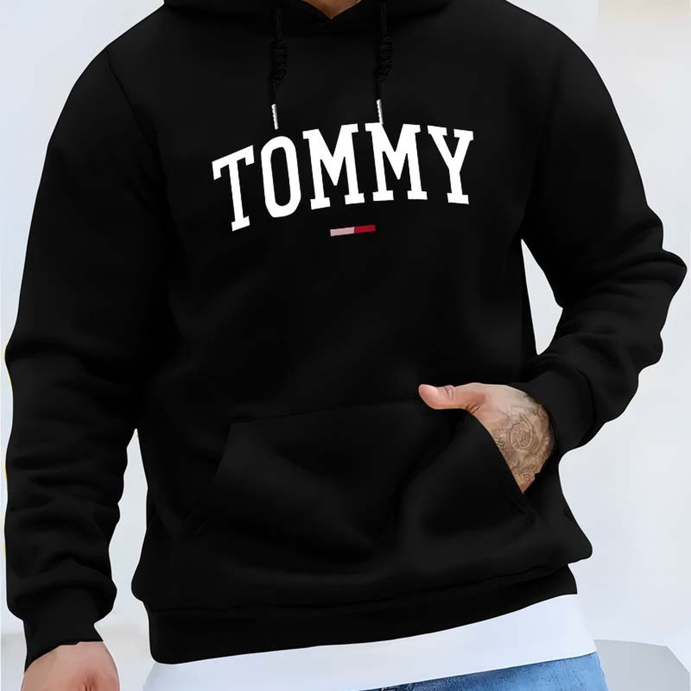 Sweat à capuche Tommy pour hommes - Pull oversize ample avec poche avant, lettrage audacieux en jaune vif et noir intense, lavable machine, tenue décontractée & sportive confort toute saison, design emblématique du logo (style inspiré de Tommy)