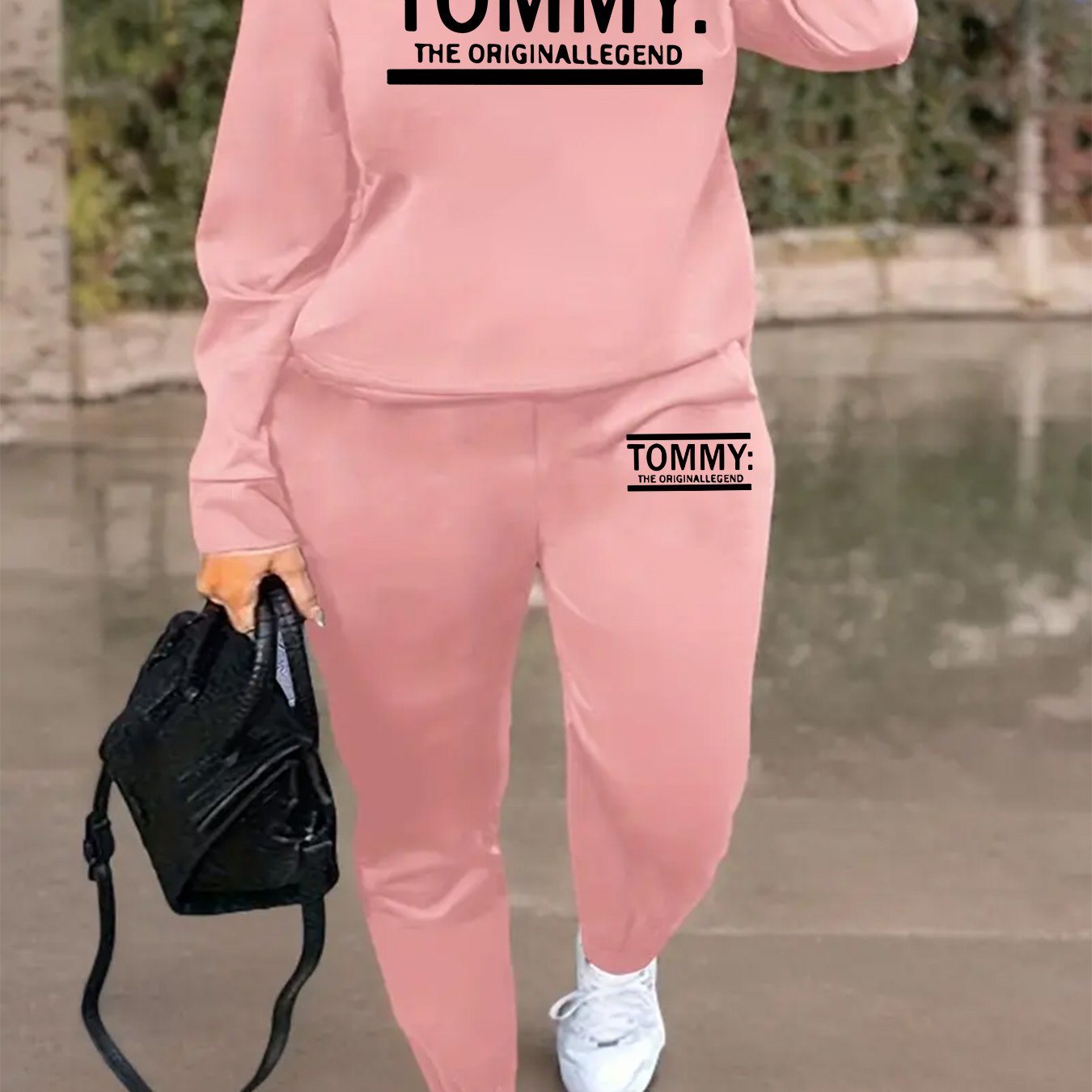 Ensemble décontracté deux pièces pour femmes avec imprimé "Tommy" - Sweat-shirt à manches longues et col rond, jogging, rose, confort toutes saisons, coupe standard, 16-50 ans, vêtements décontractés | Imprimé joyeux | Coupe confortable, ensemble de pulls